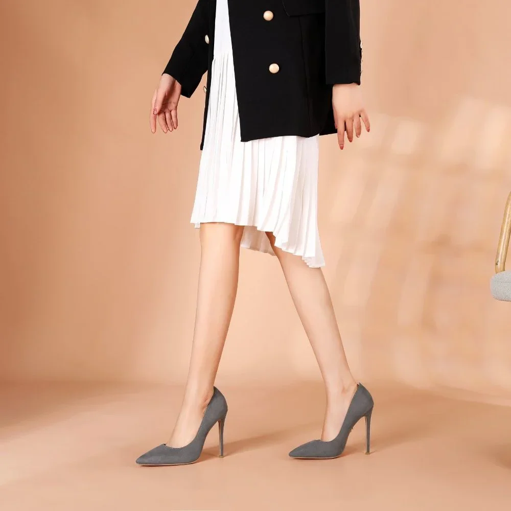 Petit Cadeau Leona - Classic and Sexy Slip on Pumps with 5" High Heels. NEW! - Picture 7 of 8